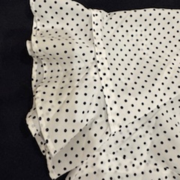 NEW WITH TAGS!  Adorable Banana Republic Black/White top ruffle-sleeves, Medium - Picture 6 of 7